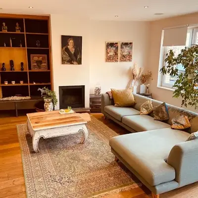 Charming & Spacious Duplex viewing the lovely MAS