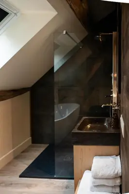 a bathroom with a sink and a bath tub at B&B Langeveldemolen in Merchtem
